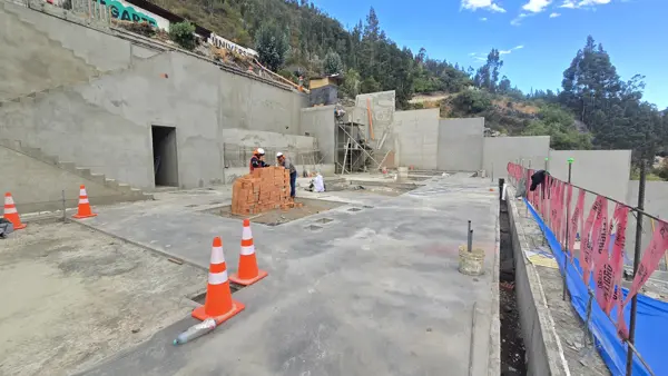 Ejecución de superficies y circulación interior de la plazuela