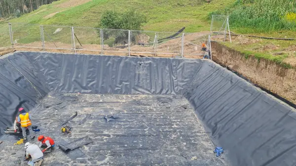 Colocación del revestimiento del reservorio