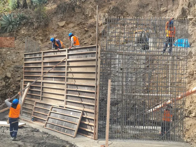Encofrado y refuerzo de la estructura